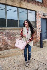 loft-thanksgiving-outfit-ideas-floral-faux-fur-vest-tory-burch-totes