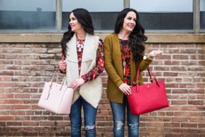 loft-thanksgiving-outfit-ideas-floral-faux-fur-vest-tory-burch-totes