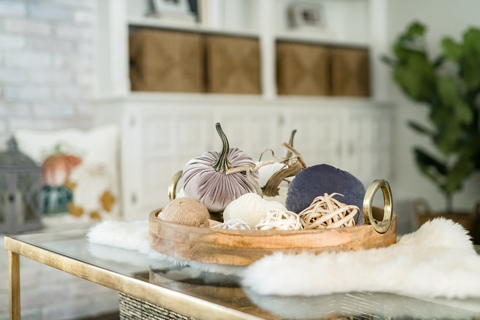 fall-home-decor-ideas-velvet-pumpkins-nuetral-colors