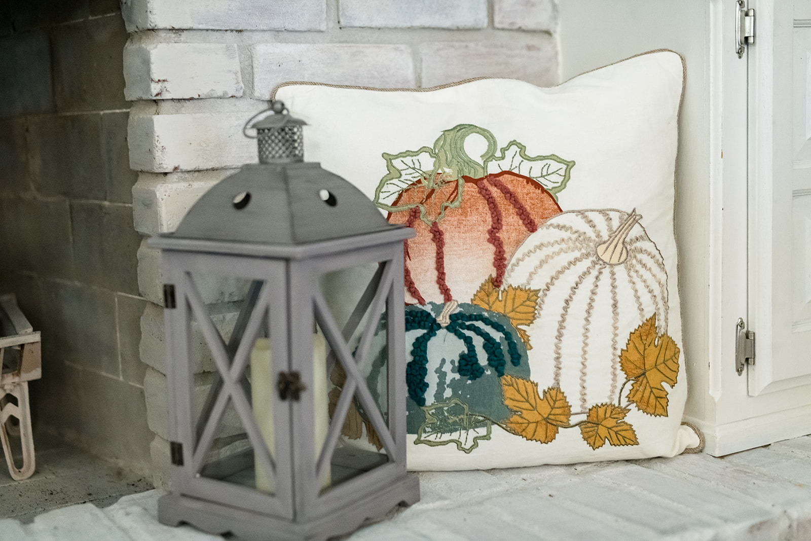 fall-home-decor-ideas-velvet-pumpkins-nuetral-colors