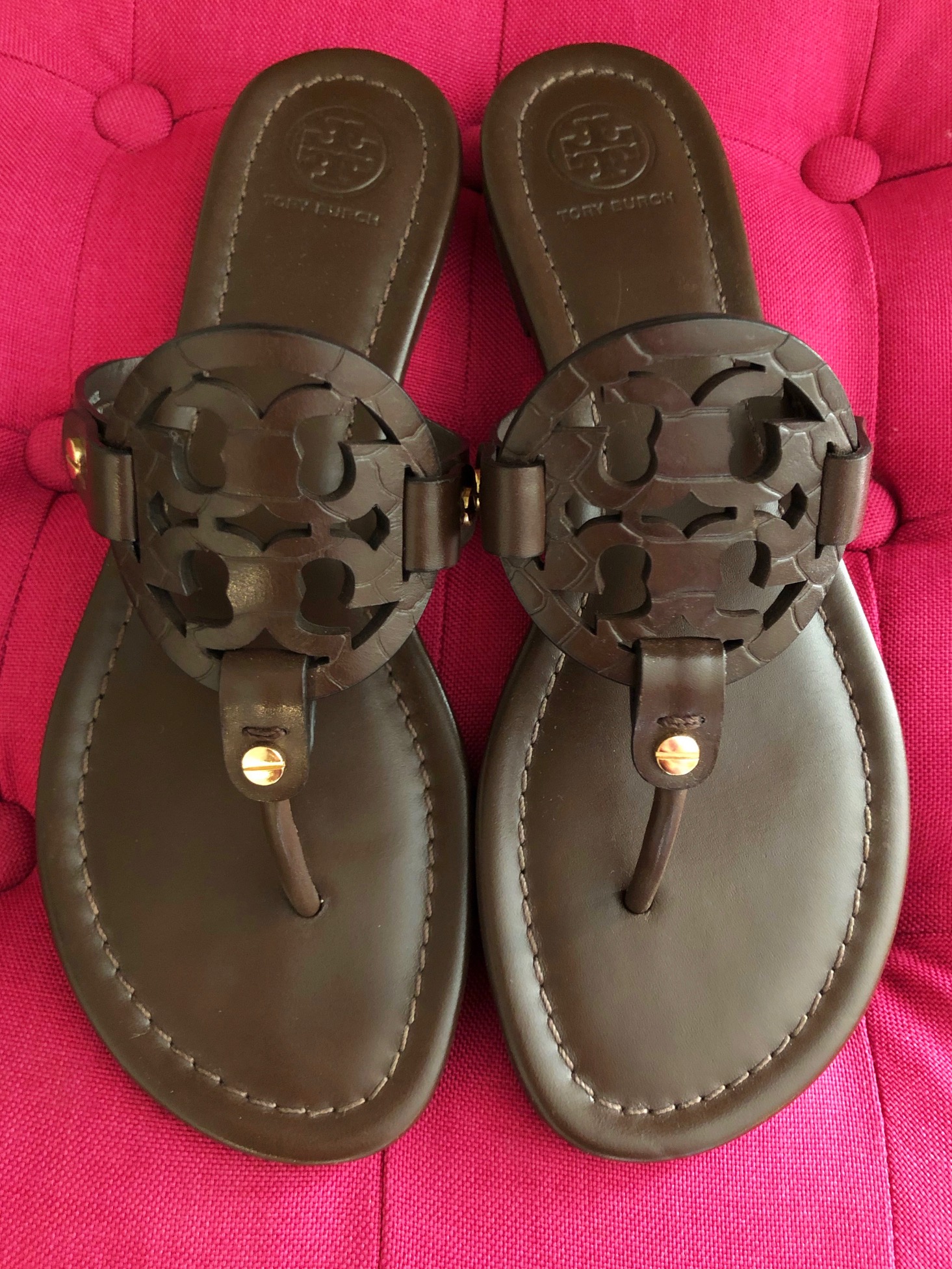 Top 99+ imagen chocolate brown tory burch sandals - Thptnganamst.edu.vn