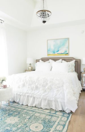 master-bedroom-chic-feminine-all-white-decor-ideas