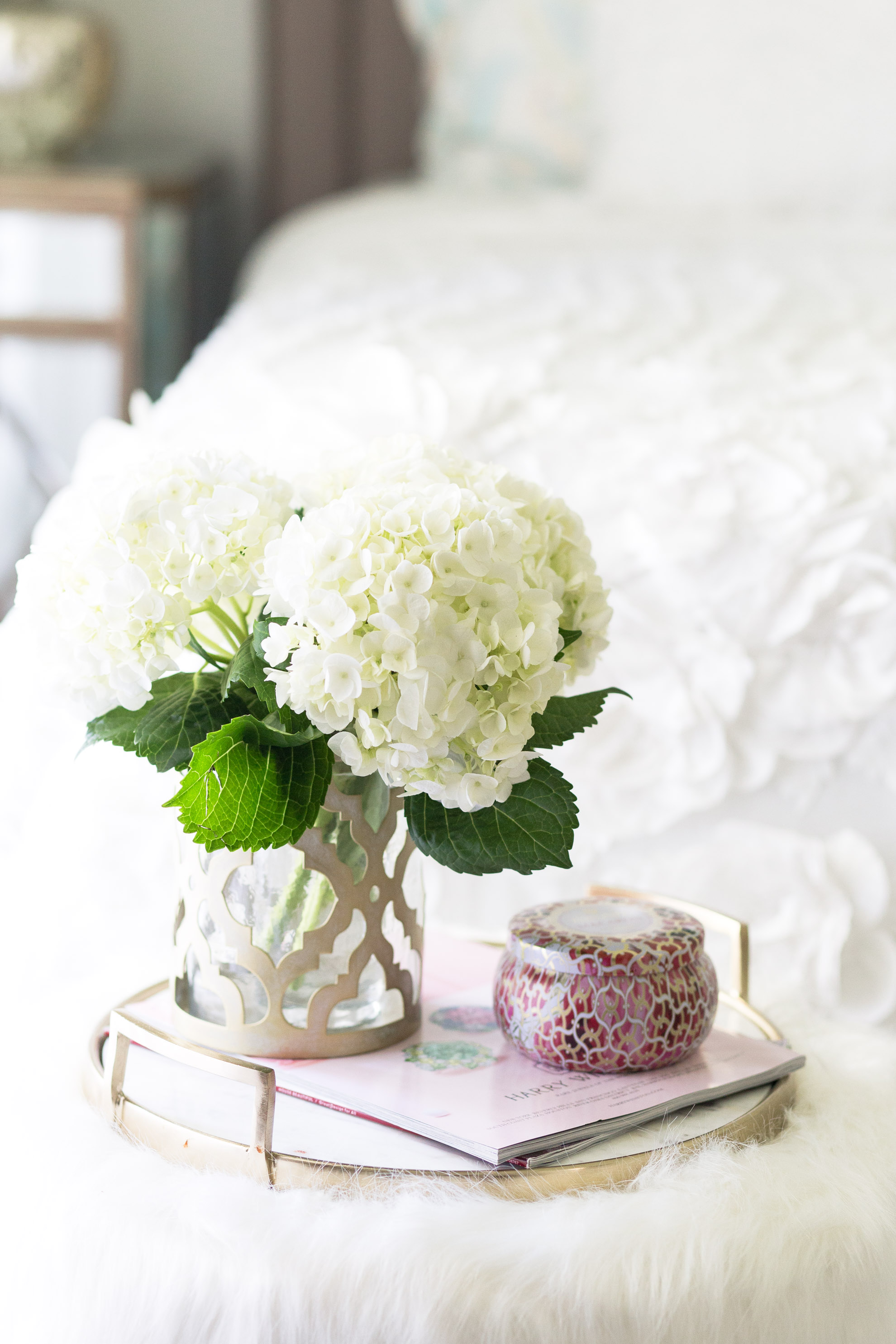 master-bedroom-chic-feminine-all-white-decor-ideas