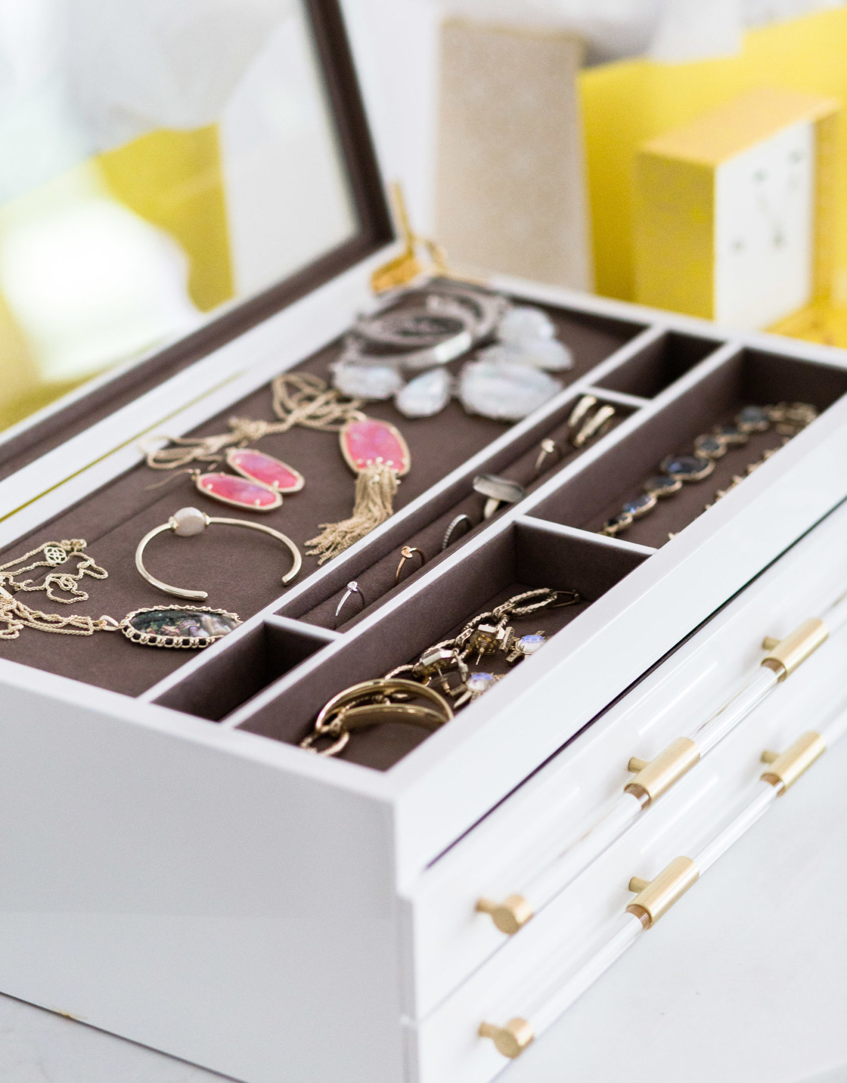 kendra-scott-mothers-day-gifts-promo