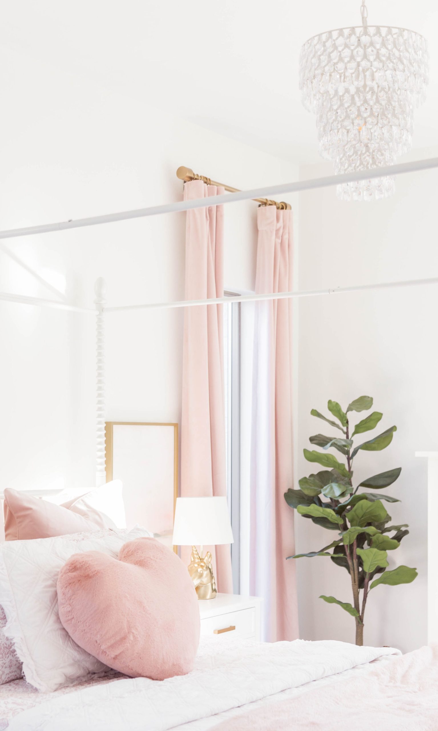 blush-purple-modern-glam-girl-bedroom-hearts