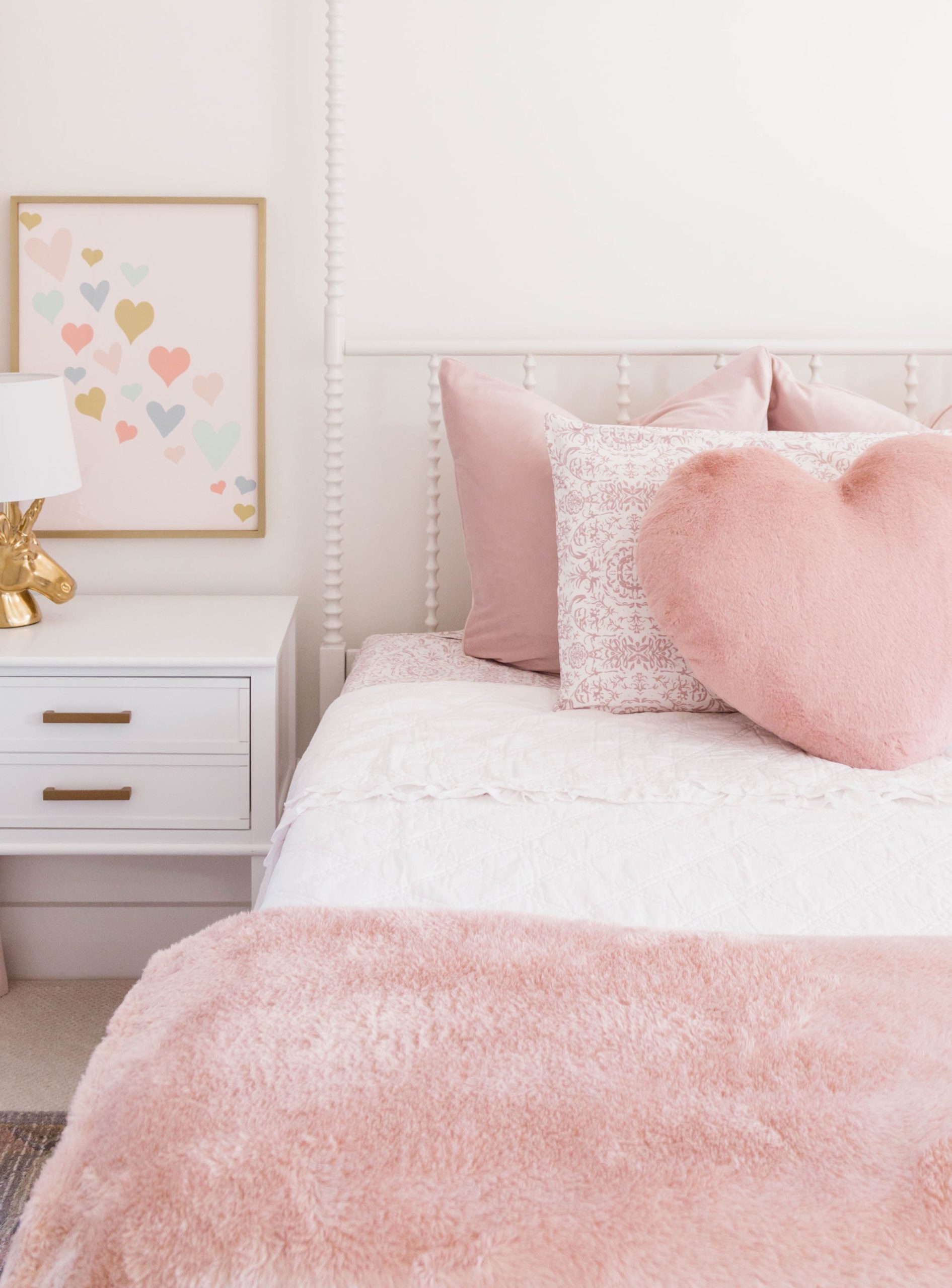 blush-purple-modern-glam-girl-bedroom-hearts