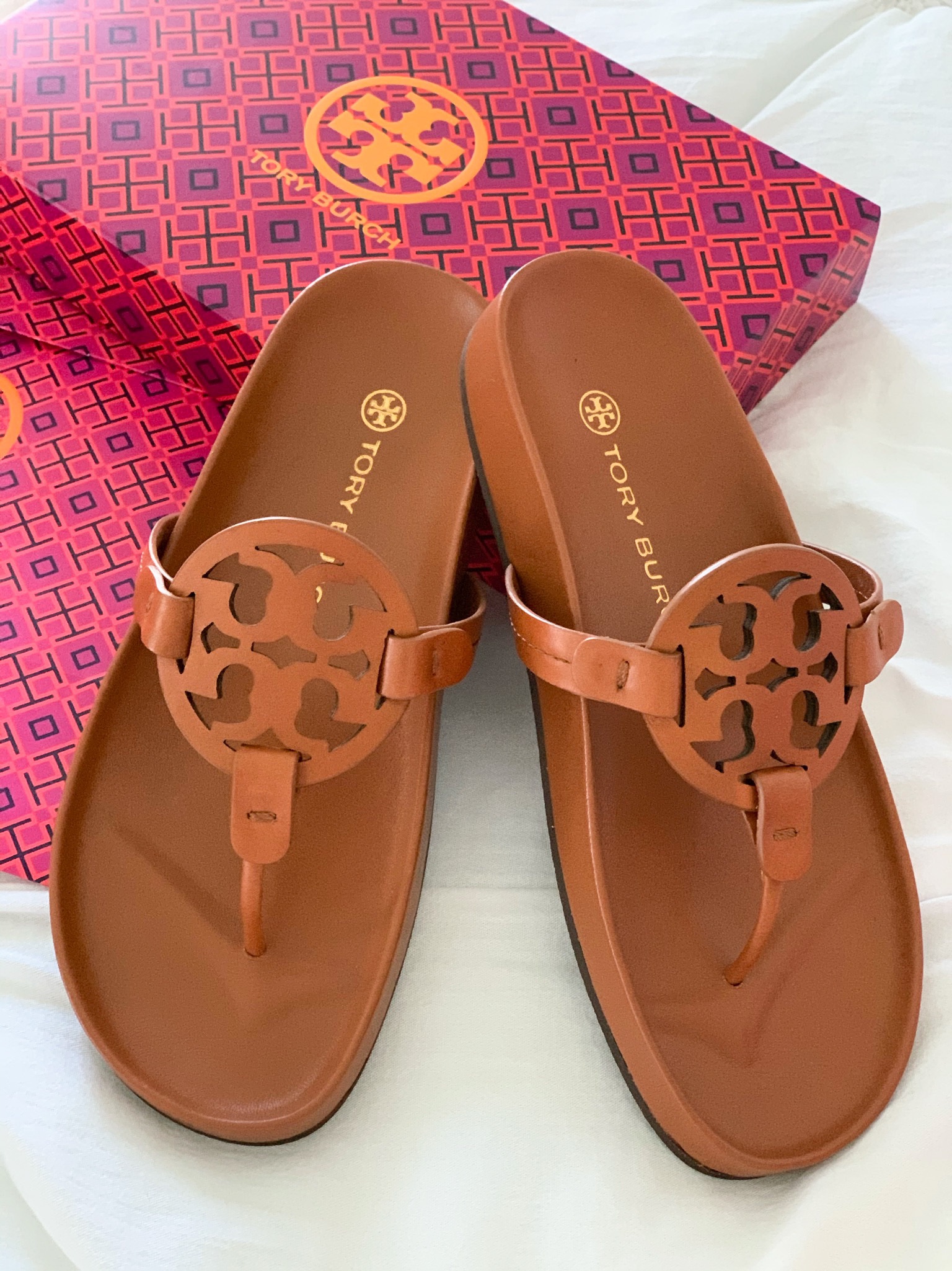 Descubrir 121+ imagen tory burch cloud flip flops