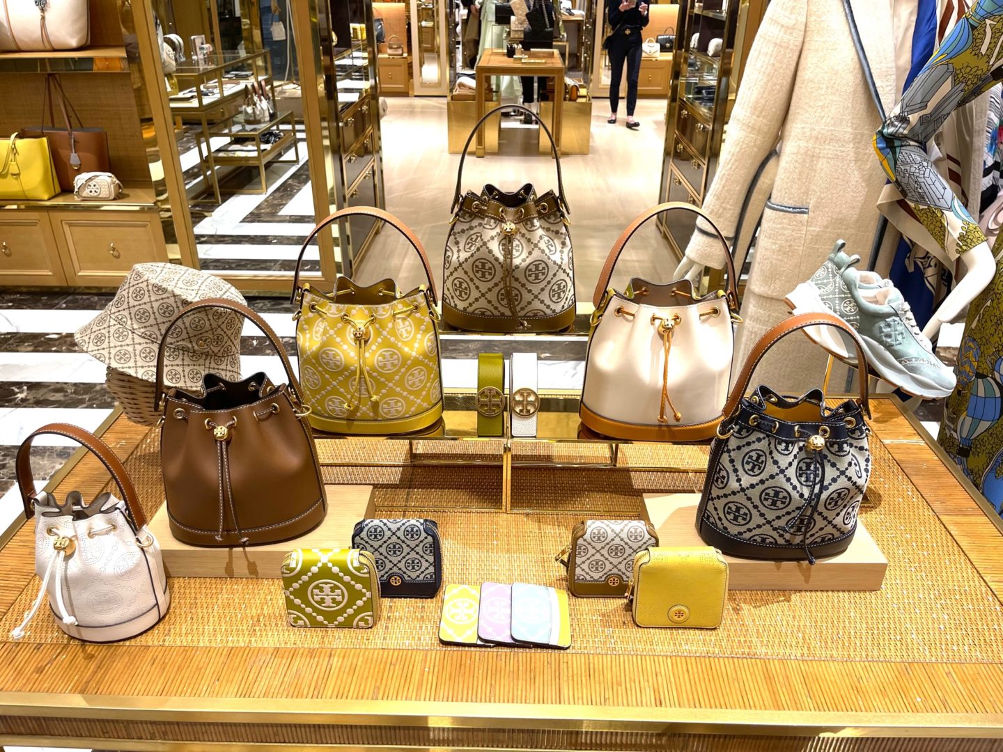 OMG Amazing BAGS!!! - Shop with Me Tory Burch Outlet Spring 2022 